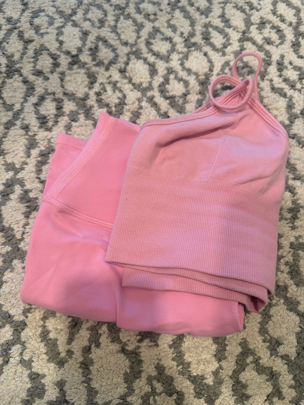 ALO Yoga Pink shorts and sports bra - Picture 5 of 5